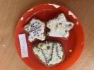 Dekorowanie pierniczków w grupie Delfinki 21.12.23r.