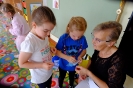 Pani krawcowa w grupie Delfinki 23.05.24r.