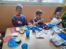 Smerfy poznają zawód -intendentka i robią zdrowe kanapki - 13.12.2023 r.