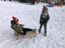 Zabawy na śniegu u Żabek 22.01.23r.