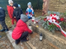 Zapalenie zniczy przy pomniku harcerzy Hufca i żołnierzy AK 08.11.2023r.