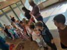 Delfinki na warsztatach z twórcami ludowymi w SOK Kuźnica 22.10.2024