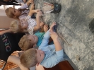 Delfinki na warsztatach z twórcami ludowymi w SOK Kuźnica 22.10.2024