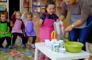 Skrzaty robią koktajl bananowy 11.10.2024r.