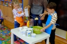 Skrzaty robią koktajl bananowy 11.10.2024r.