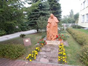 00_pomnik_1_x.jpg
